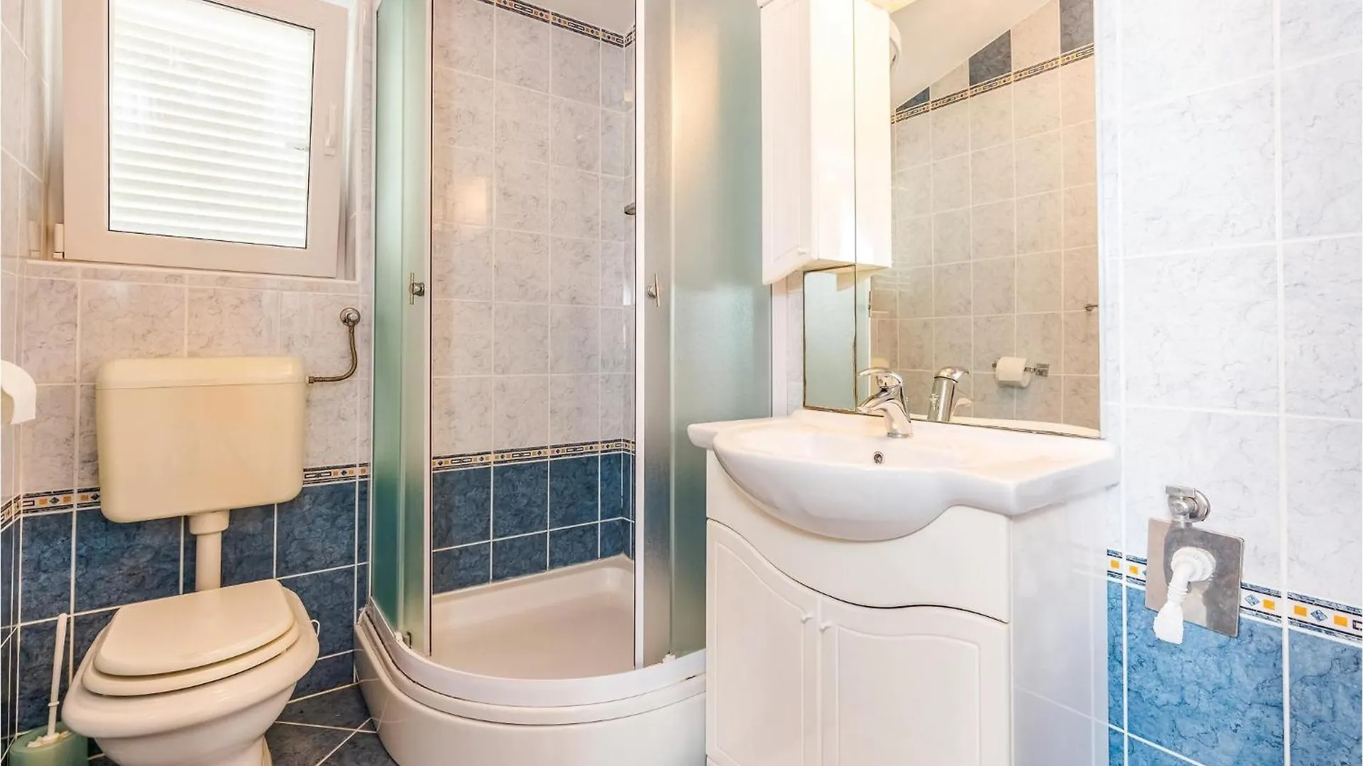 Pet Friendly Apartment In Banjol With Kitchen